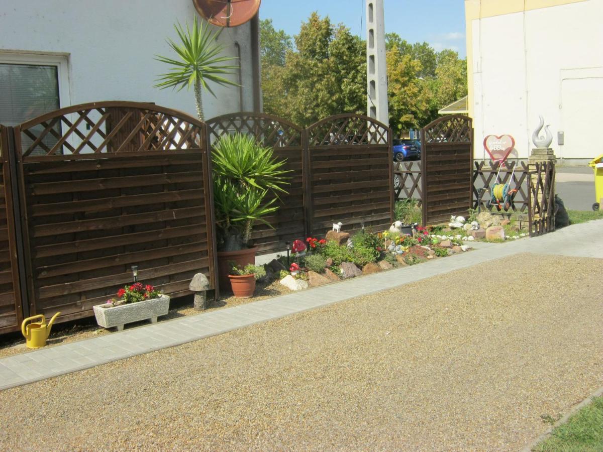 Kitti Apartman Balatonboglar Exterior photo